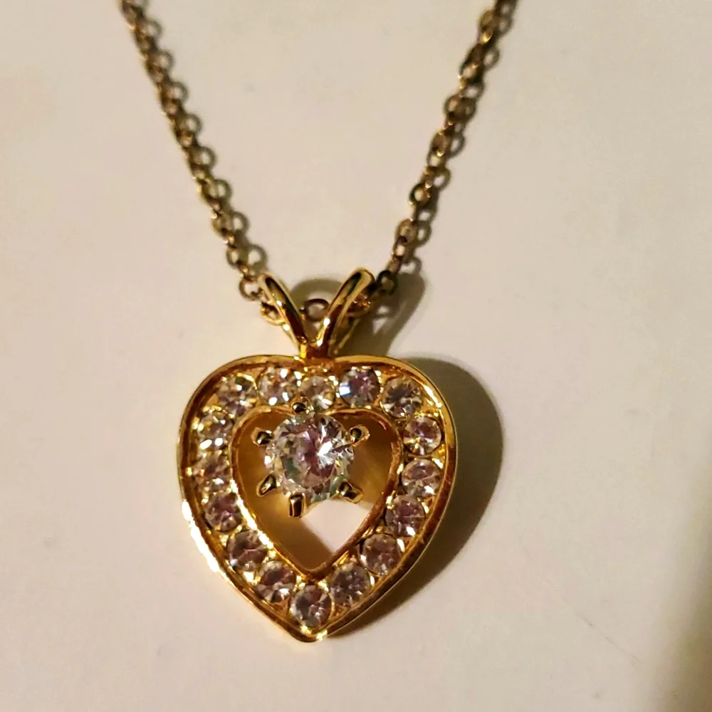 Gold tone & rhinestone heart ❤ necklace